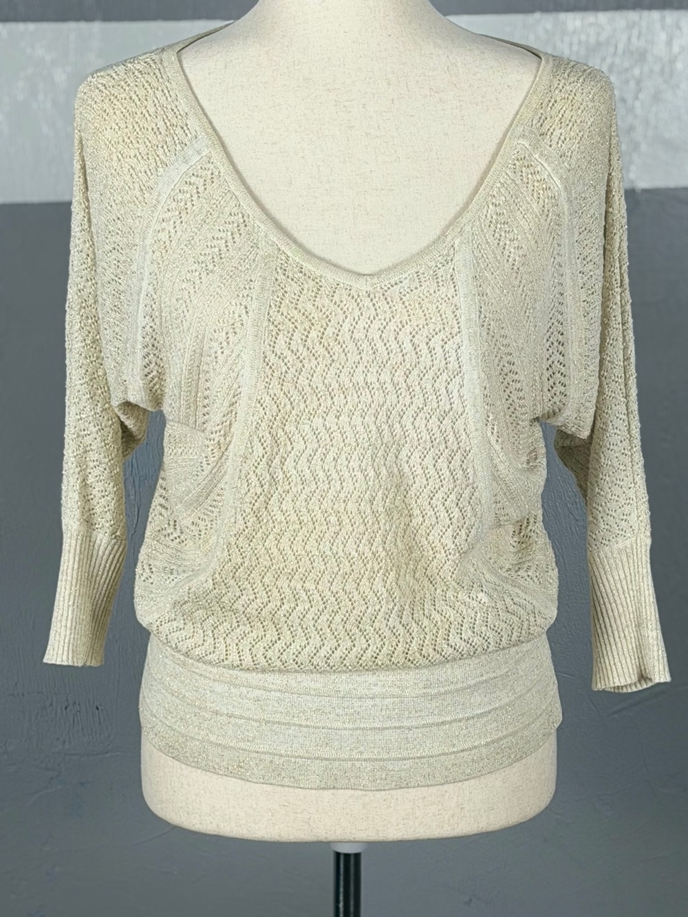 Cache Cream V-Neck Knit Pullover Sweater